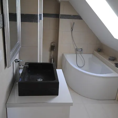 D'hotes Les Ecuries De La Source Bed and breakfast Amiens