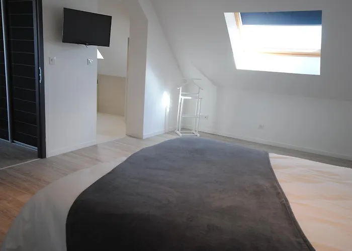 D'hotes Les Ecuries De La Source Couette-café